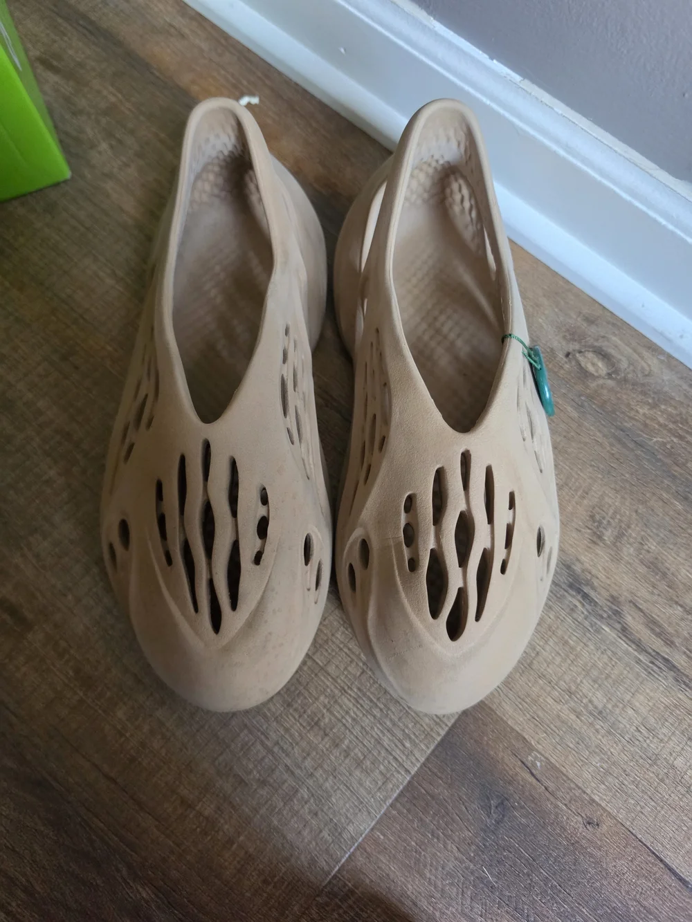 Yeezy Foam Runner Clay – Size 10